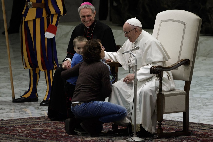 Vatican: Pope Francis Weekly General Audience Pope Francis leads his Weekly General Audience in Paul VI Hall in Vatican City. Vatican City Vatican Paul VI Hall PUBLICATIONxINxGERxSUIxAUTxONLY Giuseppe ...