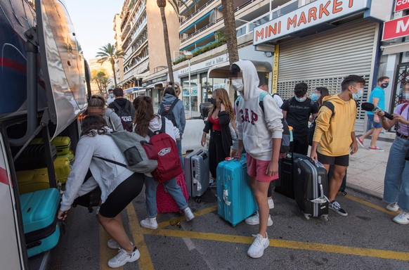 Negativ getestete Abiturienten dürfen das Quarantänehotel auf Mallorca nach und nach wieder verlassen. 