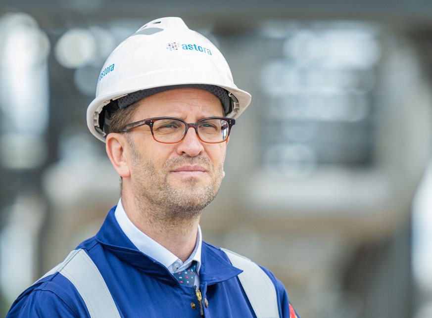 Klaus Müller, Präsident der Bundesnetzagentur, während seiner Besichtigung des Astora Gasspeichers in Rehden. 