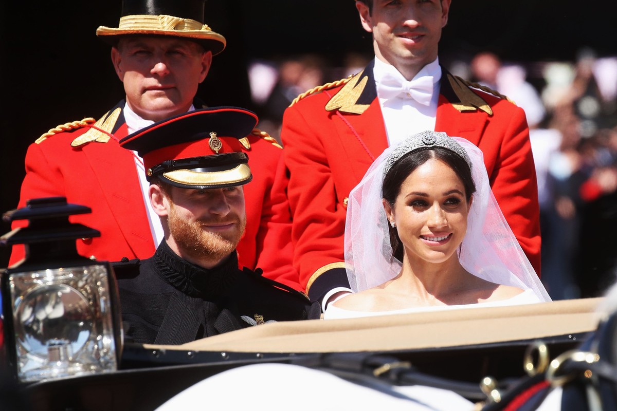 WINDSOR, ENGLAND - MAY 19: Prince Harry, Duke of Sussex and the Duchess of Sussex in the Ascot Landau carriage during the procession after getting married St George&#039;s Chapel, Windsor Castle on Ma ...
