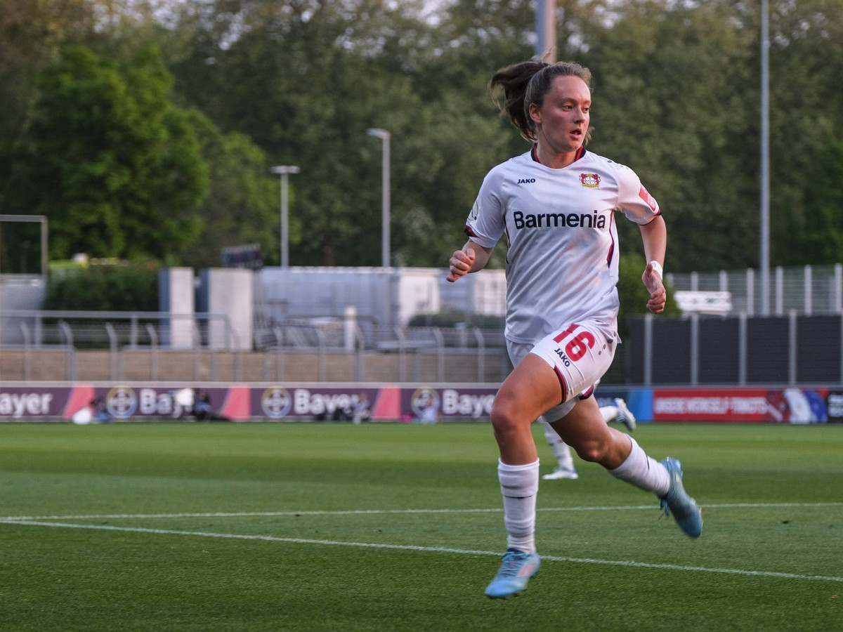 Leverkusen, Germany, May 6th 2022 Sofie Zdebel 16 Leverkusen in action during the Frauen Bundesliga game between Bayer 04 Leverkusen and Fc Bayern Muenchen at Ulrich Haberland Stadium in Leverkusen, G ...