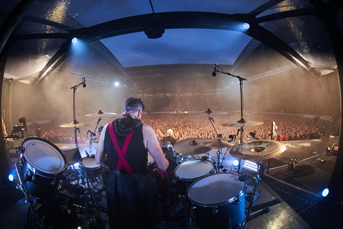 HANDOUT - 20.05.2022, Sachsen, Leipzig: Rammstein tritt in Leipzig auf. (zu &quot;Pyrotechnik gegen Gewitter - Rammstein zur�ck auf der B�hne&quot;) Foto: Jens Koch/Rammstein/dpa - ACHTUNG: Nur zur re ...