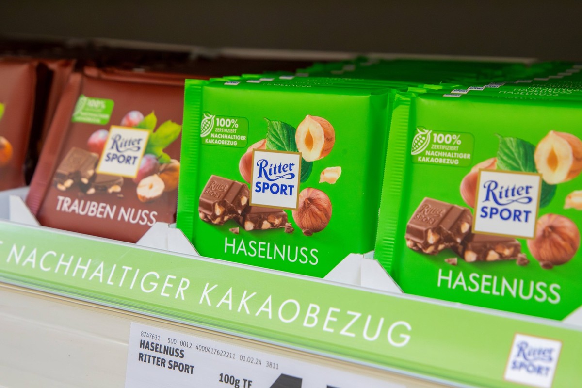 Februar 2024: Schokolade von RITTER SPORT im Supermarkt *** February 2024 Chocolate from RITTER SPORT in the supermarket Copyright: xx
