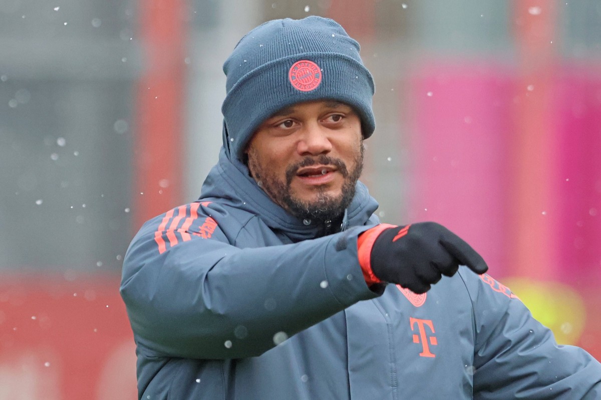 Trainer Vincent Kompany, Portraet, Portrait, Schneeregen, Fussball / FC Bayern M