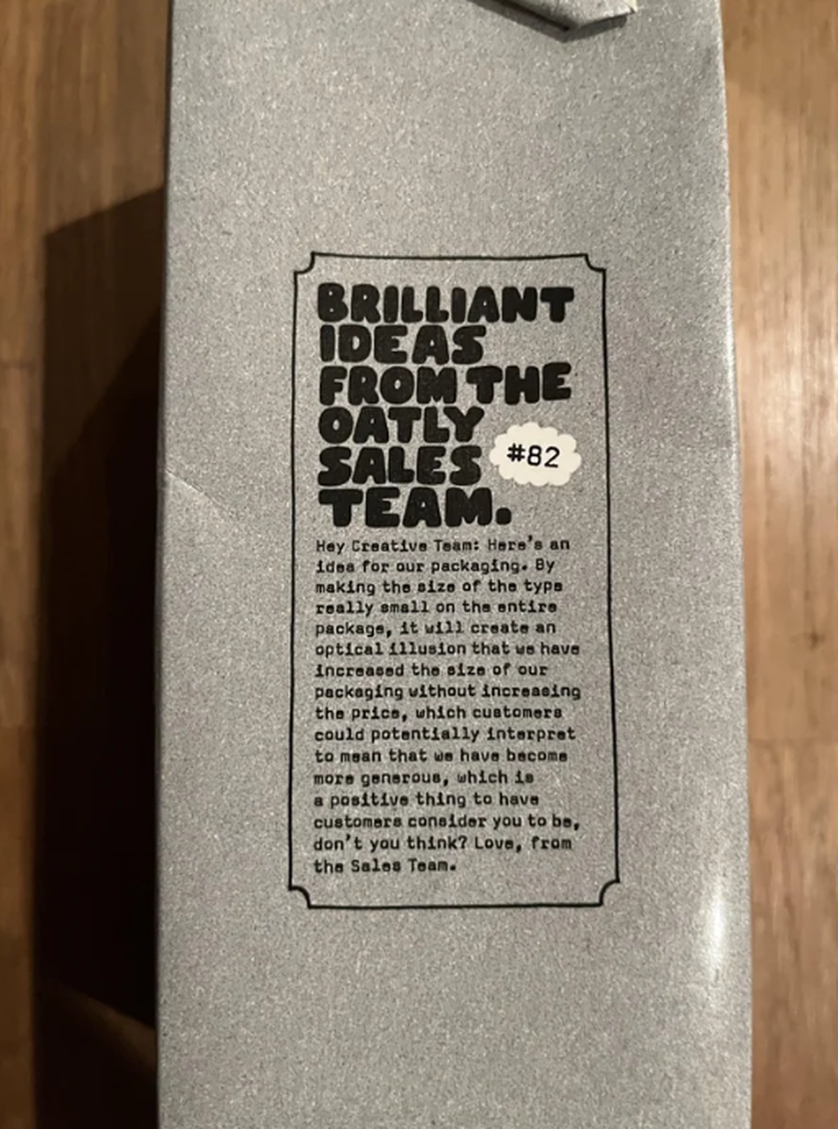 Oatly fällt mit einem seltsamen Vorschlag auf seinen Verpackungen auf.