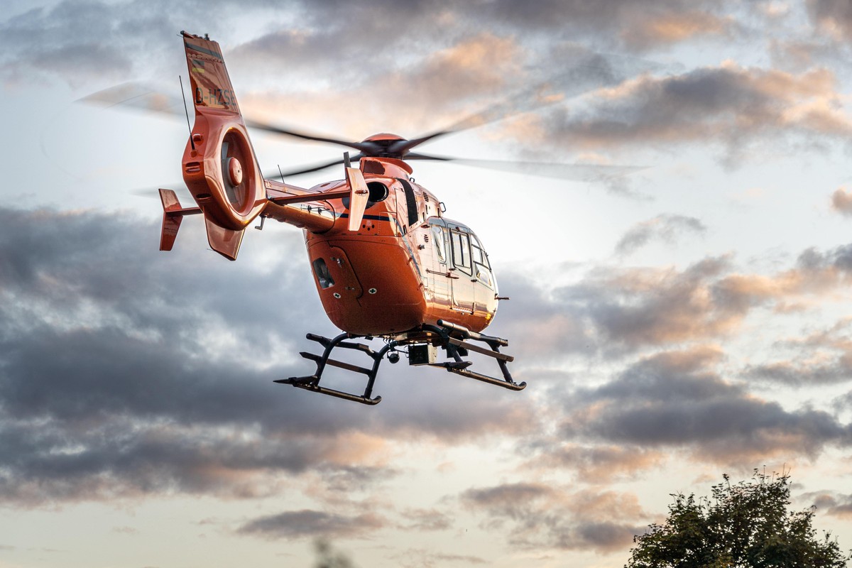 Osnabrueck, Deutschland 11. Oktober 2021: Ein Rettungshubschrauber der Bundespolizei, Luftrettung bei einem Einsatz zur Lebensrettung.