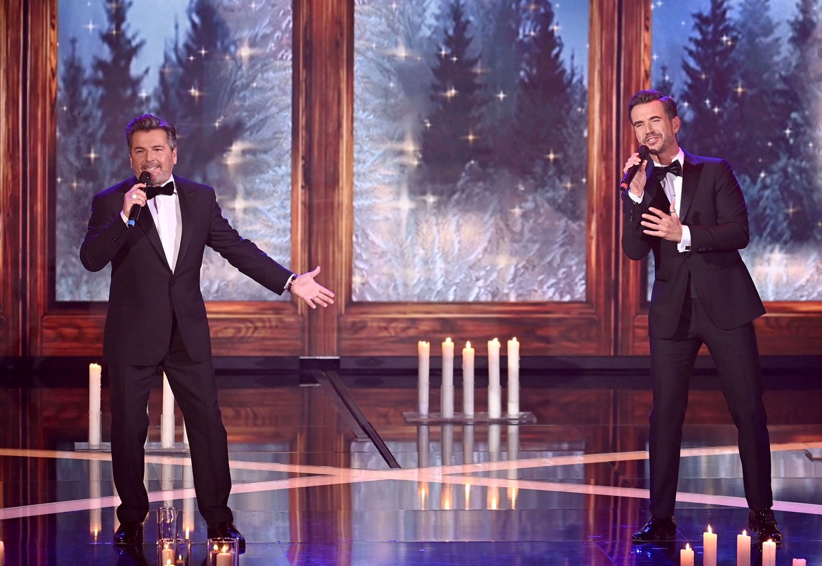 05.12.2020, Berlin: Florian Silbereisen (r) und Thomas Anders singen bei der TV-Spendengala "Ein Herz f�r Kinder" auf der B�hne. Foto: Britta Pedersen/dpa-Zentralbild/pool/dpa +++ dpa-Bildfu ...