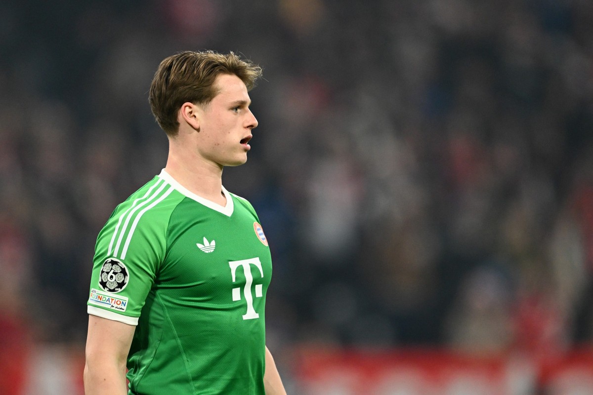 05.03.2025, Bayern, München: Fußball: Champions League, Bayern München - Bayer Leverkusen, K.o.-Runde, Achtelfinale, Hinspiele, Allianz Arena, Münchens Jonas Urbig in Aktion. Foto: Sven Hoppe/dpa +++ ...