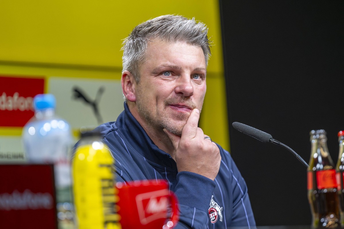 25.10.2025: Fu�ball: Borussia Dortmund - 1. FC K�ln, 8. Spieltag im Signal-Iduna-Park. Trainer Lukasz Kwasniok 1. FC K�ln spricht w�hrend der Pressekonferenz. WICHTIGER HINWEIS: Gem�� den Vorgaben der ...