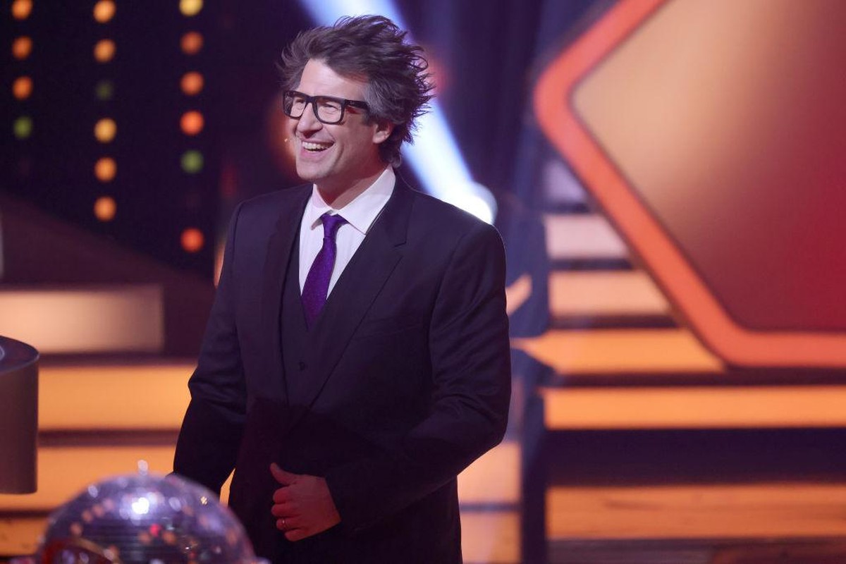 COLOGNE, GERMANY - MARCH 04: Host Daniel Hartwich speaks on stage during the 2nd show of the 15th season of the television competition show &quot;Let&#039;s Dance&quot; at MMC Studios on March 04, 202 ...