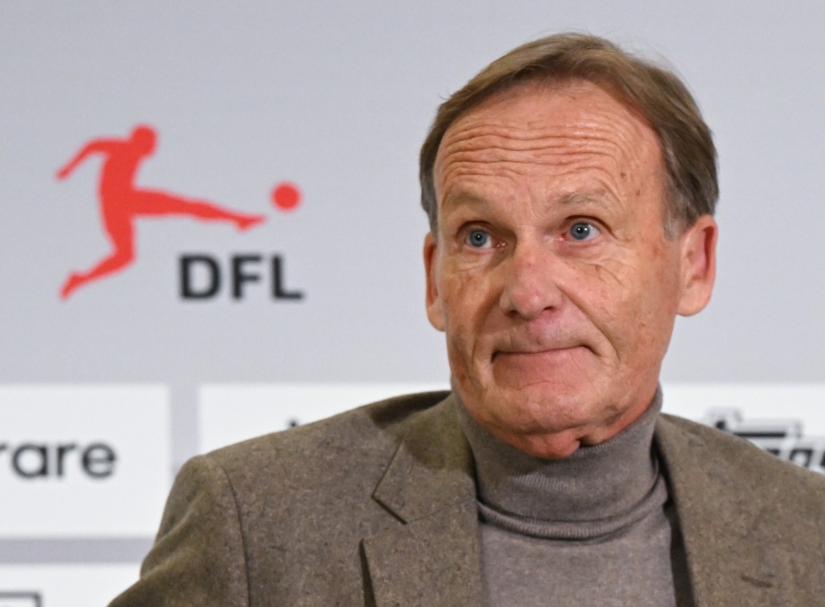 08.12.2022, Hessen, Neu-Isenburg: Der DFL-Aufsichtsratsvorsitzende Hans-Joachim Watzke bei einer Pressekonferenz der Deutschen Fu�ball Liga (DFL). Ein Duo �bernimmt bis zur neuen Saison die Aufgaben d ...
