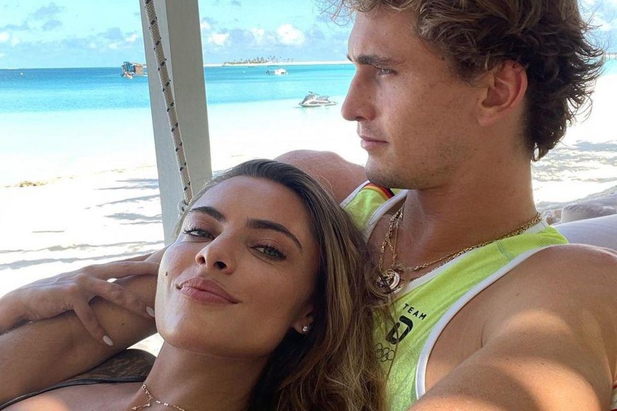 Sophia Thomalla und Alexander Zverev genießen den Urlaub auf den Malediven.