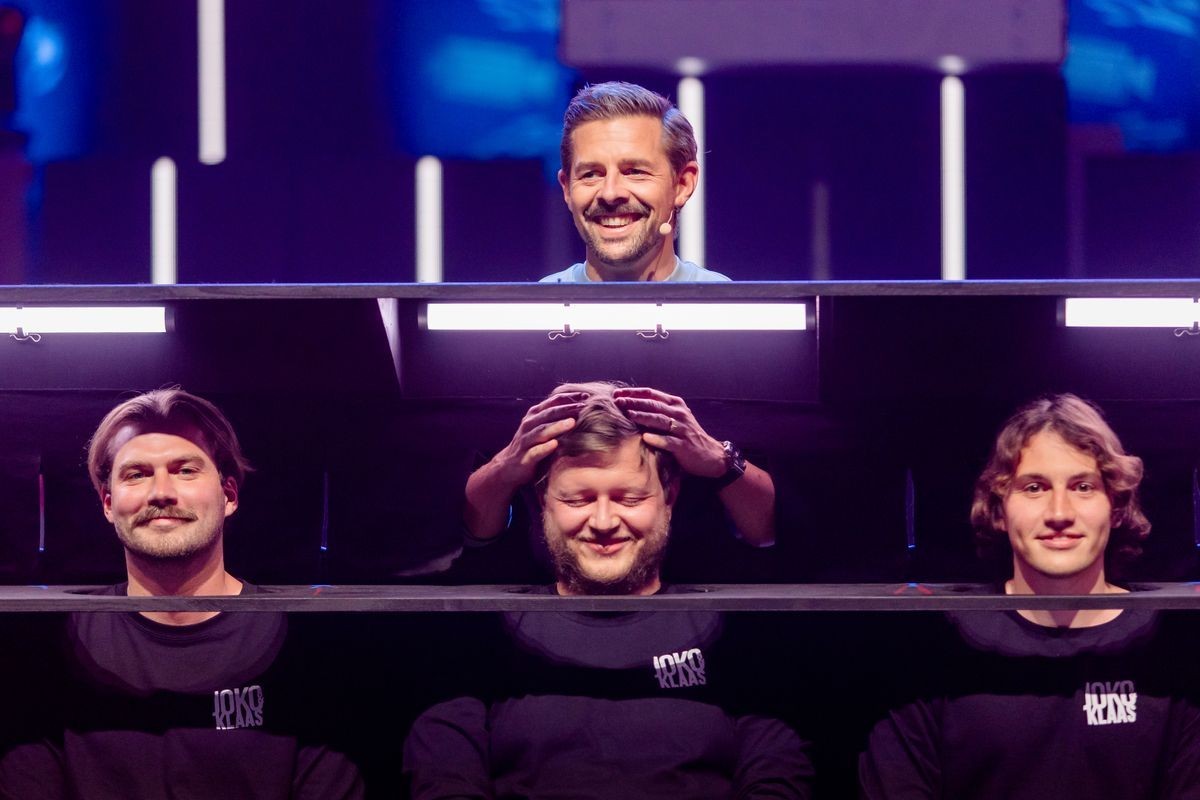 Sich von Klaas Heufer-Umlauf am Kopf herumfummeln lassen: Diese Show-Mitarbeiter hatten im Vergleich zu ihren Kolleginnen und Kollegen eine harmlose Aufgabe.