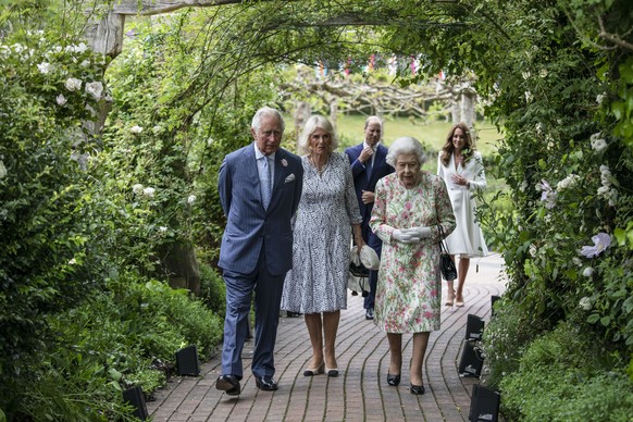 Die Royals auf dem Weg zum Empfang beim G7-Gipfel.
