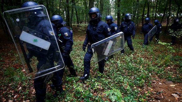 Riot police officers enter the forest as they prepare to clear the area at the &quot;Hambacher Forst&quot; in Kerpen-Buir near Cologne, Germany, September 13, 2018, where protesters have built a camp  ...