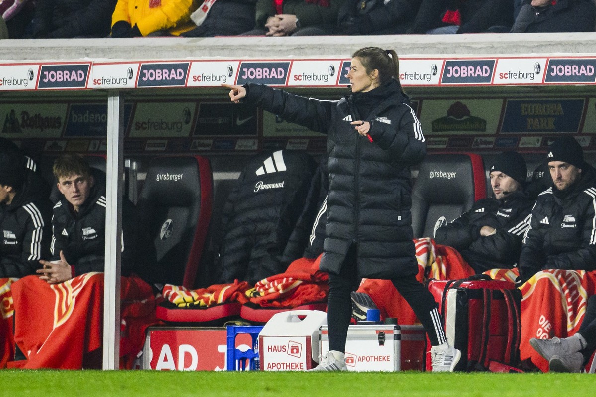 ARCHIV - 13.01.2024, Baden-Württemberg, Freiburg im Breisgau: Fußball: Bundesliga, SC Freiburg - 1. FC Union Berlin, 17. Spieltag, Europa-Park Stadion. Union Berlins Co-Trainerin Marie-Louise Eta gest ...