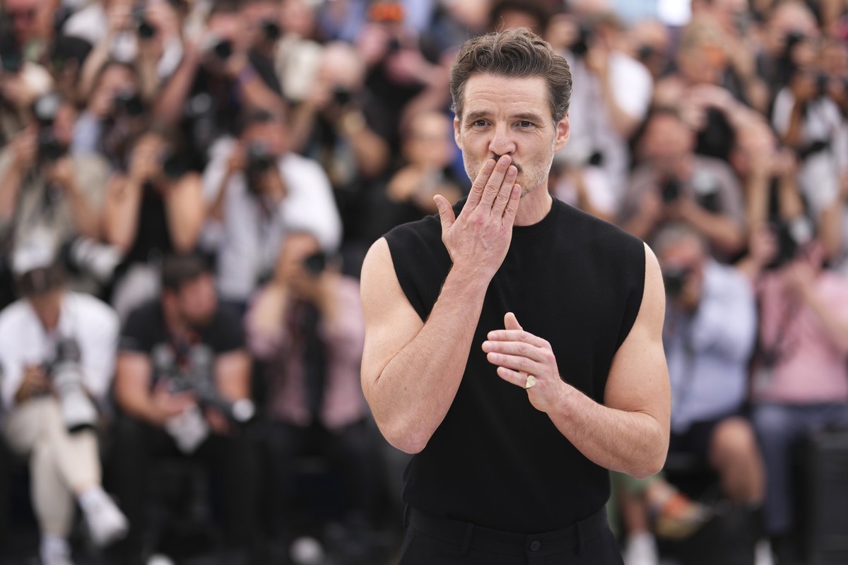 ARCHIV - 17.05.2025, Frankreich, Cannes: Pedro Pascal posiert für Fotografen beim Fototermin für den Film &quot;Eddington&quot; bei den 78. Internationalen Filmfestspielen in Cannes. (zu dpa: «Sind da ...