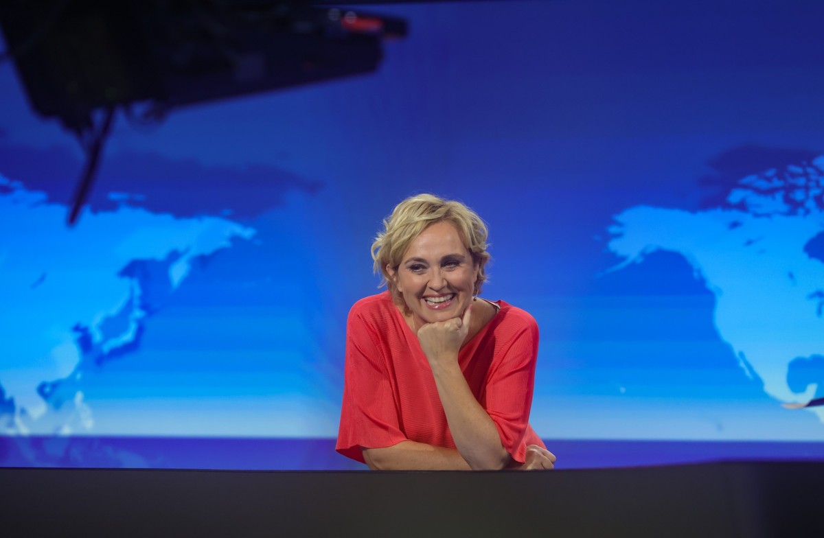 20.09.2022, Hamburg: Moderatorin Caren Miosga reagiert auf die von Moderator Wickert verlesene Meldung. Wickert vermeldete das Miosga jetzt die dienst�lteste Tagesthemen-Moderatorin ist. Sie moderiert ...