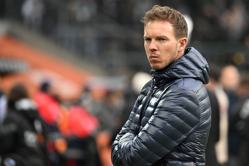 ARCHIV - 18.02.2023, Nordrhein-Westfalen, Mönchengladbach: Fußball: Bundesliga, Borussia Mönchengladbach - Bayern München, 21. Spieltag, Stadion im Borussia-Park: Bayerns Trainer Julian Nagelsmann ste ...