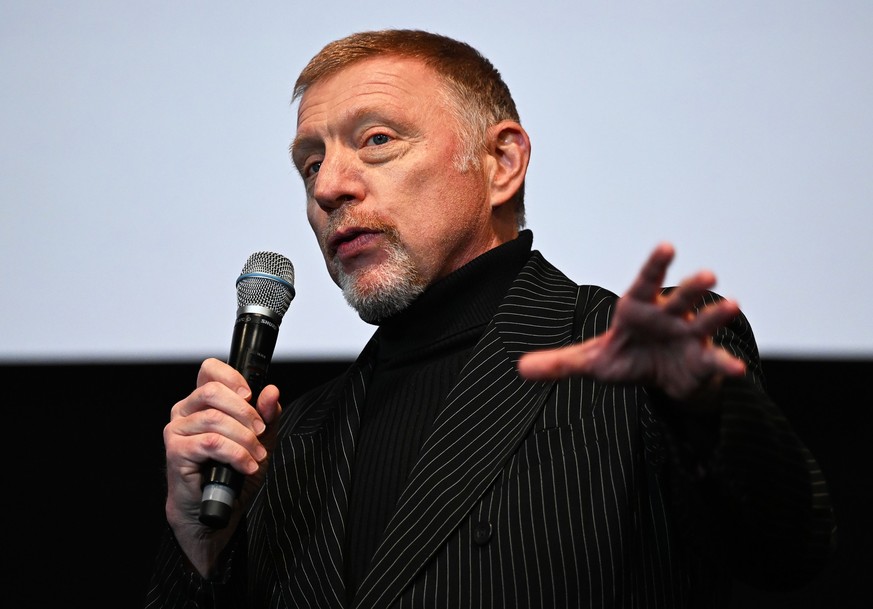 ARCHIV - 19.02.2023, Berlin: Boris Becker, ehemaliger Tennis-Profi und Protagonist, spricht bei der Bühnenpräsentation zum Film &quot;Boom! Boom! The World vs. Boris Becker&quot; im Rahmen der Berlina ...