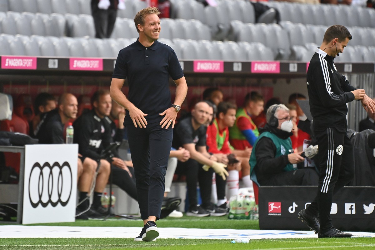Julian Nagelsmann strahlt beim Spiel gegen den 1. FC Köln