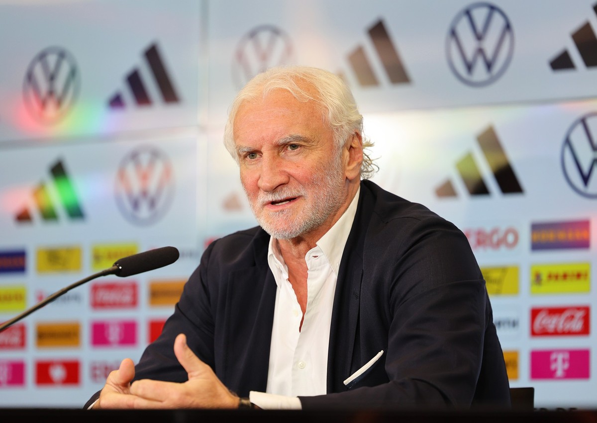 22.09.2023, Hessen, Frankfurt/Main: Fußball: DFB, Nationalmannschaft, Pressekonferenz nach der Präsidiumssitzung. DFB-Sportdirektor Rudi Völler spricht während einer Pressekonferenz. Foto: Jörg Halisc ...