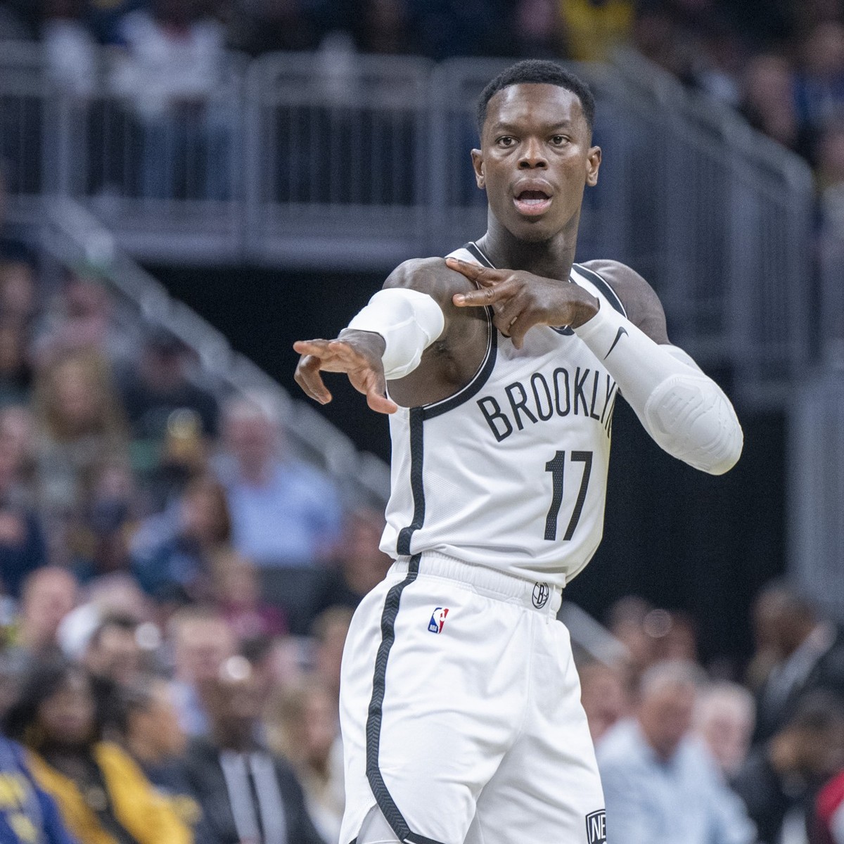 ARCHIV - 16.03.2024, USA, Indianapolis: Basketball: Profiliga NBA, Hauptrunde, Indiana Pacers - Brooklyn Nets. Brooklyn Nets Guard Dennis Schröder (17) reagiert nach einem 3-Punkte-Korb. Schröder würd ...