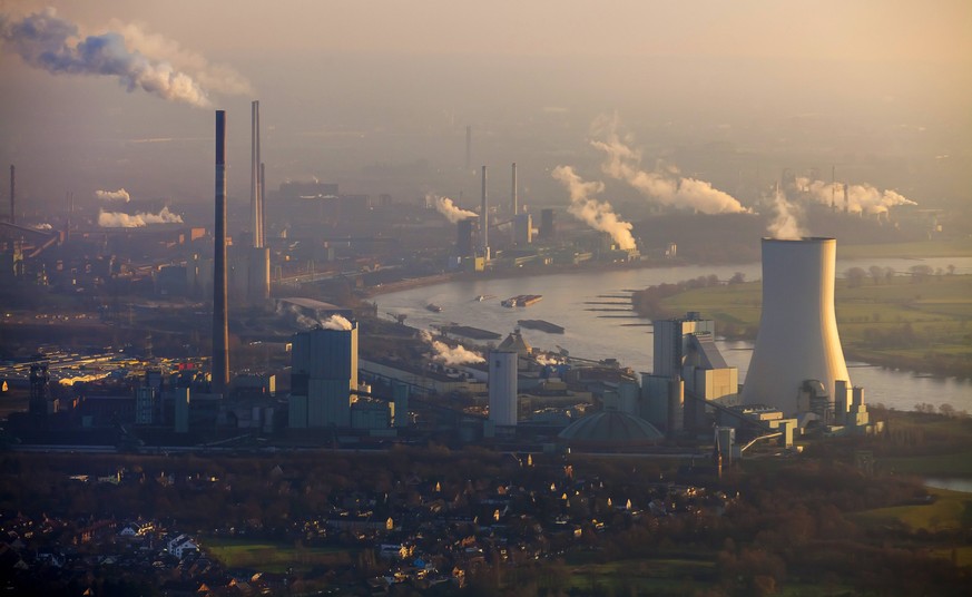 Kraftwerk Duisburg-Walsum am Rhein im Norden von Duisburg im Abendlicht, 14.12.2014, Luftbild, Deutschland, Nordrhein-Westfalen, Ruhrgebiet, Duisburg , STEAG power plant Duisburg-Walsum in the North o ...