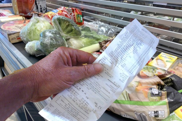 Im Supermarkt muss die Kundschaft tiefer in die Tasche greifen.
