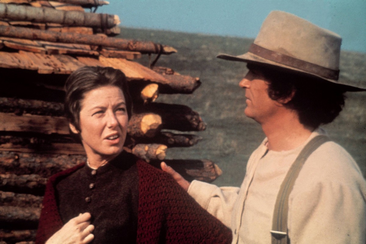 UNSERE KLEINE FARM / Zurück nach Wisconsin ? USA 1976 / Caroline Ingalls (KAREN GRASSIE), Charles Ingalls (MICHAEL LANDON) aka. ZurÂück nach Wisconsin ? / UNSERE KLEINE FARM USA 1976 Copyright: KPA !A ...