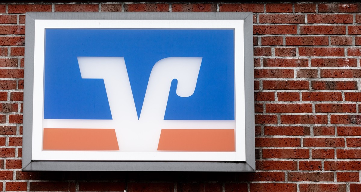 ARCHIV - 08.03.2017, Schleswig-Holstein, Trappenkamp: Das Logo der Volks- und Raiffeisenbanken h