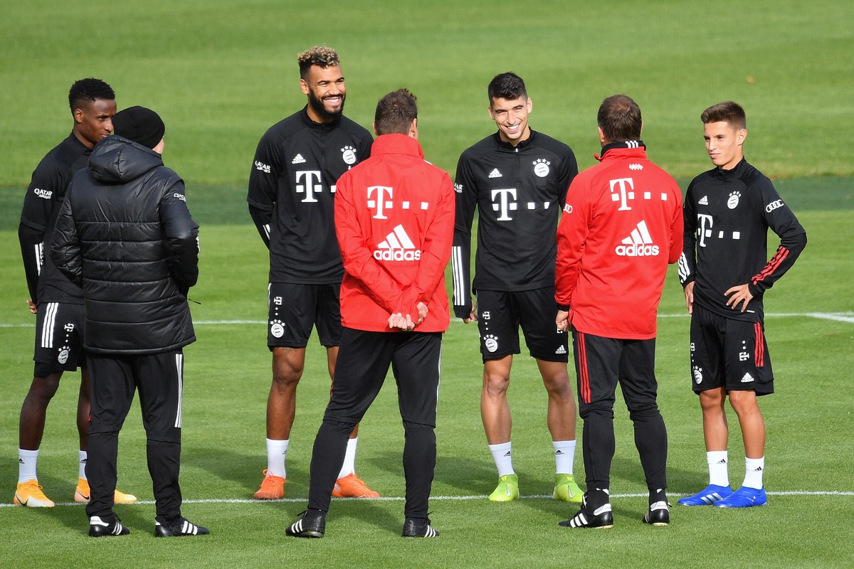 Hans Dieter Flick Hansi ,Trainer Bayern Muenchen,Miroslav KLOSE Co Trainer FCB, Hermann GERLAND,Co Trainer Bayern Muenchen begruessen die Neuzugaenge Tiago DANTAS Bayern Muenchen,Marc ROCA Bayern Muen ...
