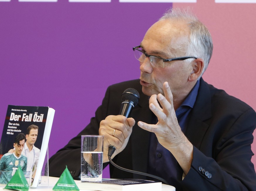 Germany: Frankfurt Book Fair 2018 Day 4 German author Dietrich Schulze-Marmeling speaks at a talk at the Frankfurt Book-Fair. The 70th Frankfurt Book Fair 2018 is the world largest book fair with over ...