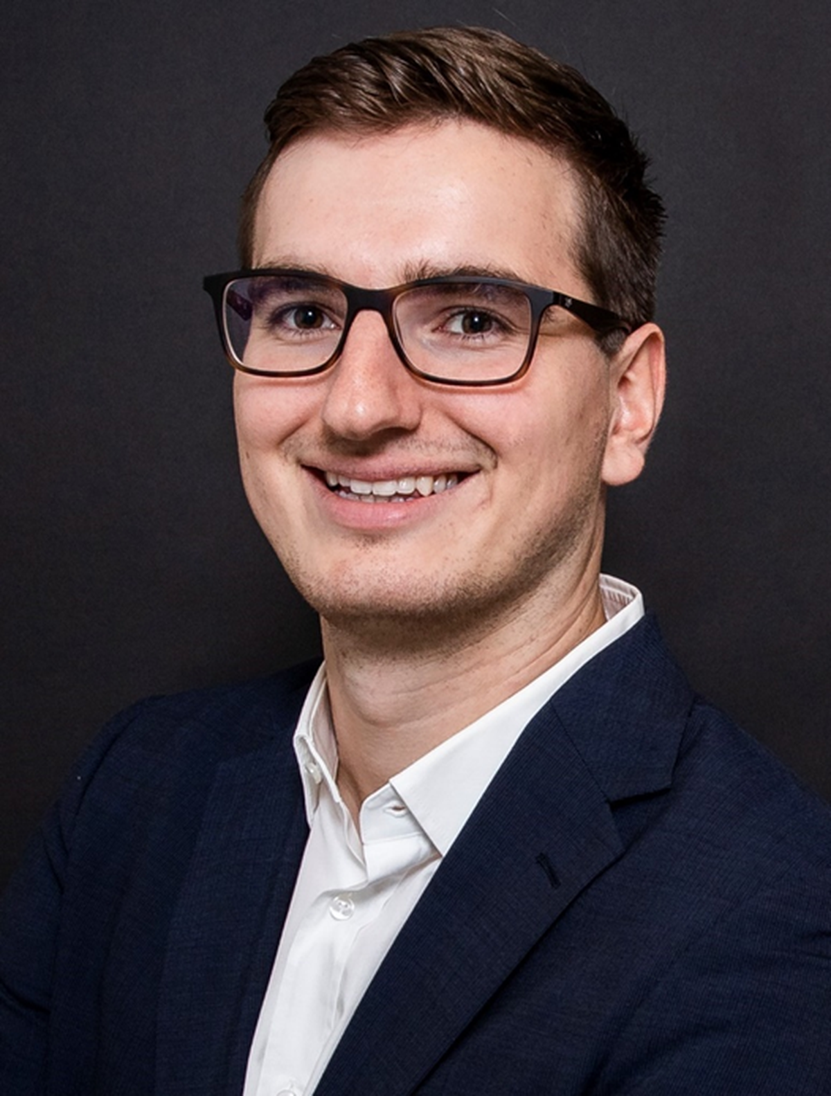 Peter Mohr ist wissenschaftlicher Mitarbeiter und angehender Psychotherapeut.