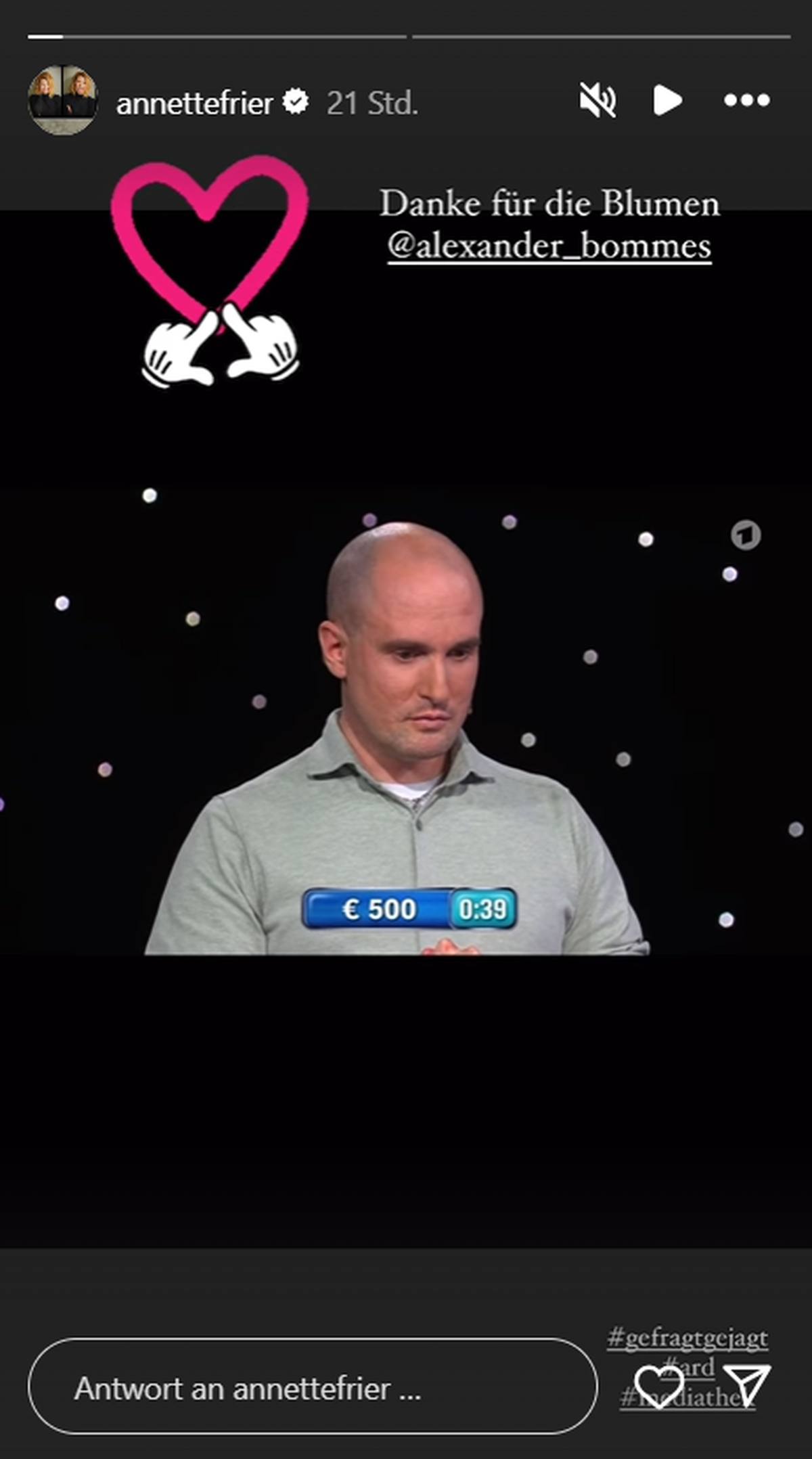 Annette Frier beweist bei dem Quiz-Patzer Humor.