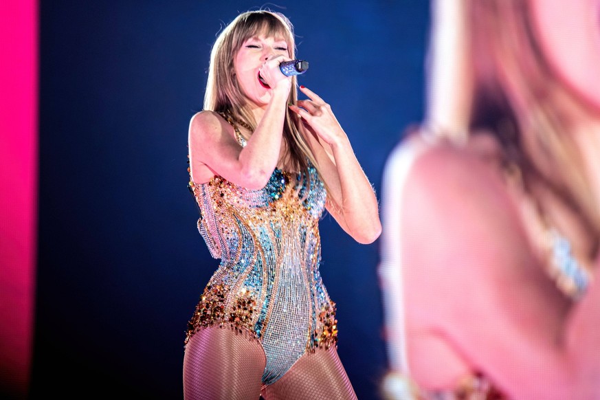 March 31, 2023, Arlington, Texas, USA: TAYLOR SWIFT performs during the Arlington, Texas stop of her Eras Tour. Arlington USA PUBLICATIONxINxGERxSUIxAUTxONLY - ZUMA Pho 20230331_mda_m258_130 Copyright ...