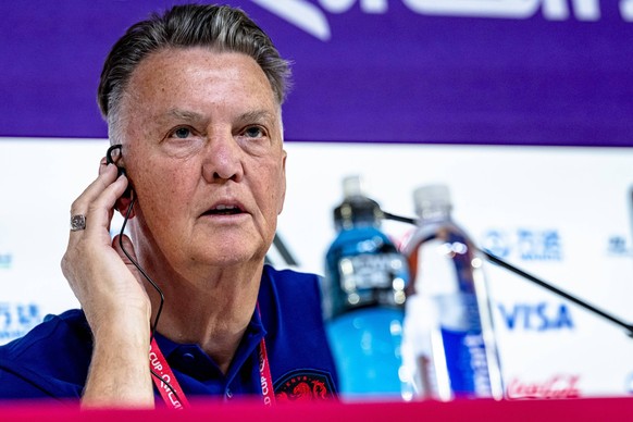 DOHA, 20-11-2022 Oranje in Qatar. press conference, PK, Pressekonferenz Netherlands before the match Senegal - Netherlands for World Cup Football Qatar 2022. Netherlands Louis van Gaal, Netherlands pl ...