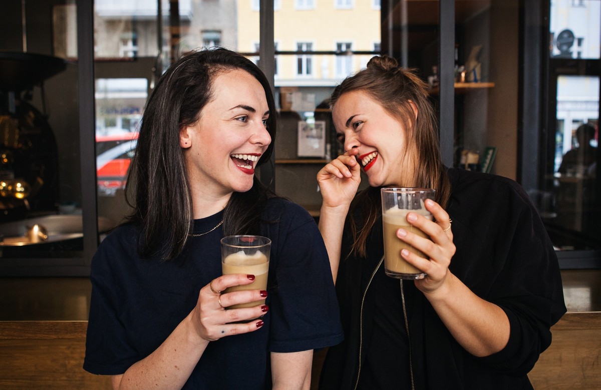 Julia Stephan und Isabelle Friedrich kreieren für ihren Blog "Zucker&Jagdwurst" Rezepte für vegane Hausmannskost und Comfort Food.