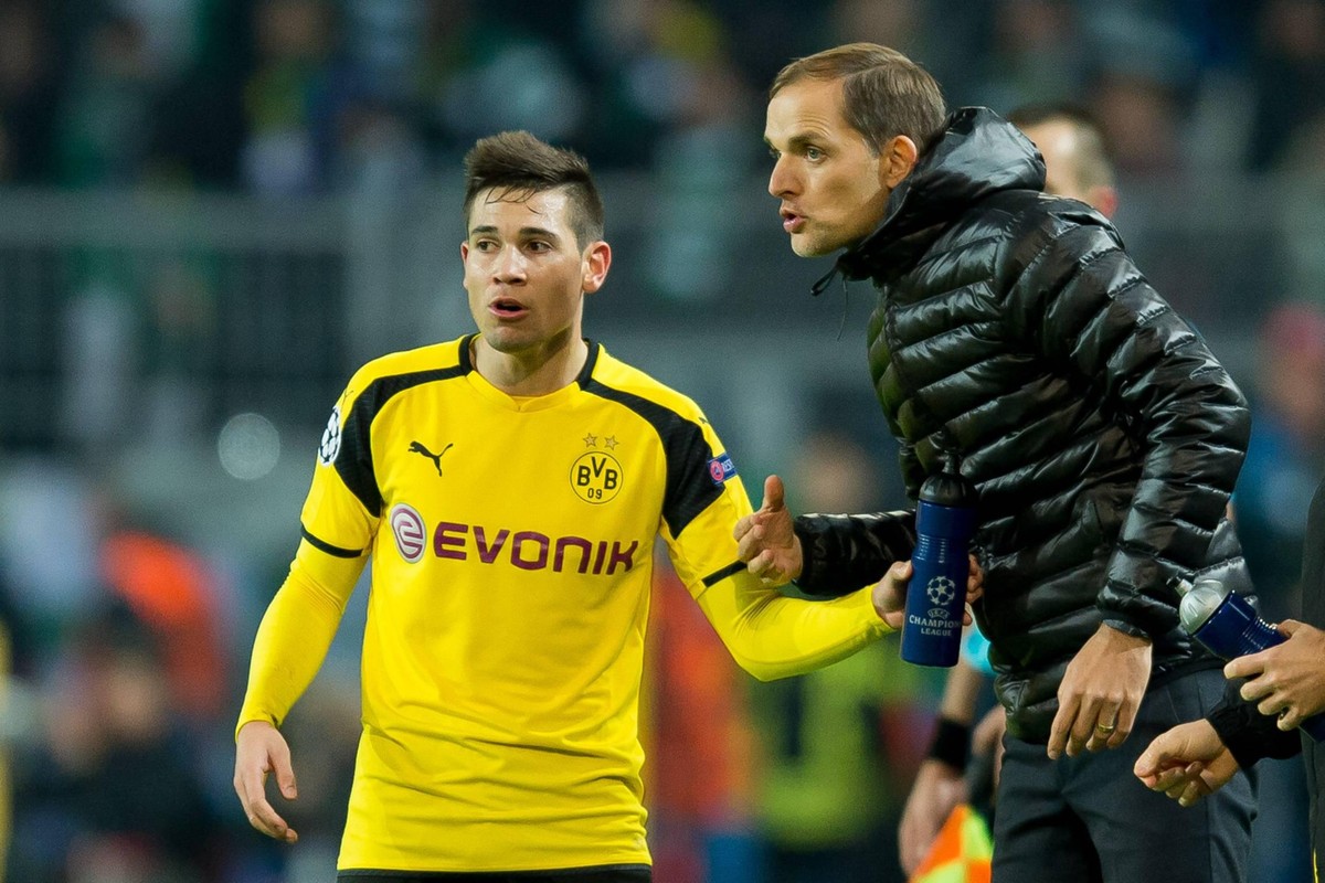 Kurze Trinkpause: Guerreiro (l.) und Tuchel 2016 in Dortmund.