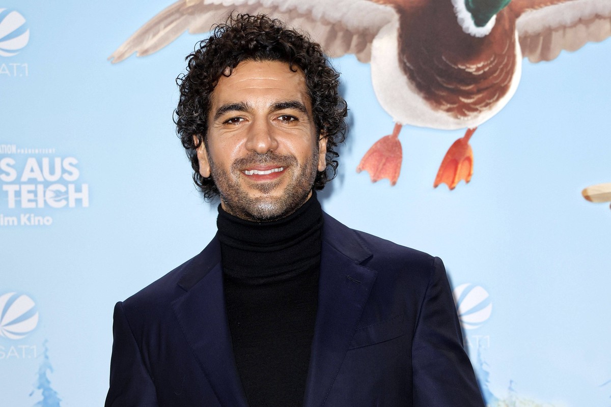 Elyas M Barek bei der Raus aus dem Teich Film Premiere am 17.12.2023 in Berlin Raus aus dem Teich Filmpremiere in Berlin *** Elyas M Barek at the Raus aus dem Teich movie premiere on 17 12 2023 in Ber ...