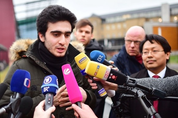 Nachdem das Selfie von Anas Modamani und Angela Merkel um die Welt gegangen war, rissen sich Journalisten um die Geschichte des jungen Syrers.