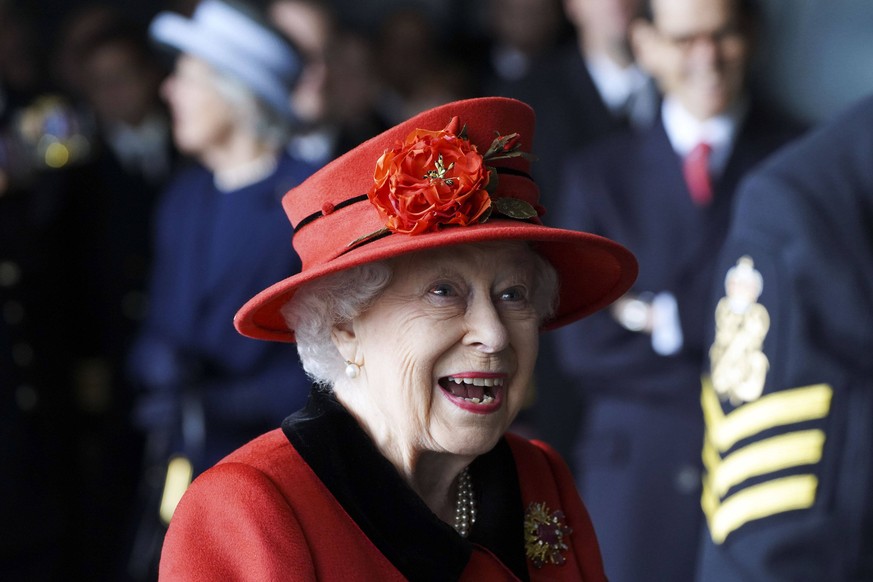 Entertainment Themen der Woche KW20 Entertainment Bilder des Tages . 22/05/2021. Portsmouth, United Kingdom. Queen Elizabeth II during a visit to HMS Queen Elizabeth in Portsmouth, United Kingdom. The ...