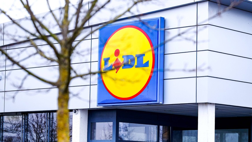 Dormagen 11.12.2023 Lidl Lebensmittel Supermarkt Discounter Dormagen Nordrhein-Westfalen Deutschland *** Dormagen 11 12 2023 Lidl Food Supermarket Discounter Dormagen North Rhine-Westphalia Germany