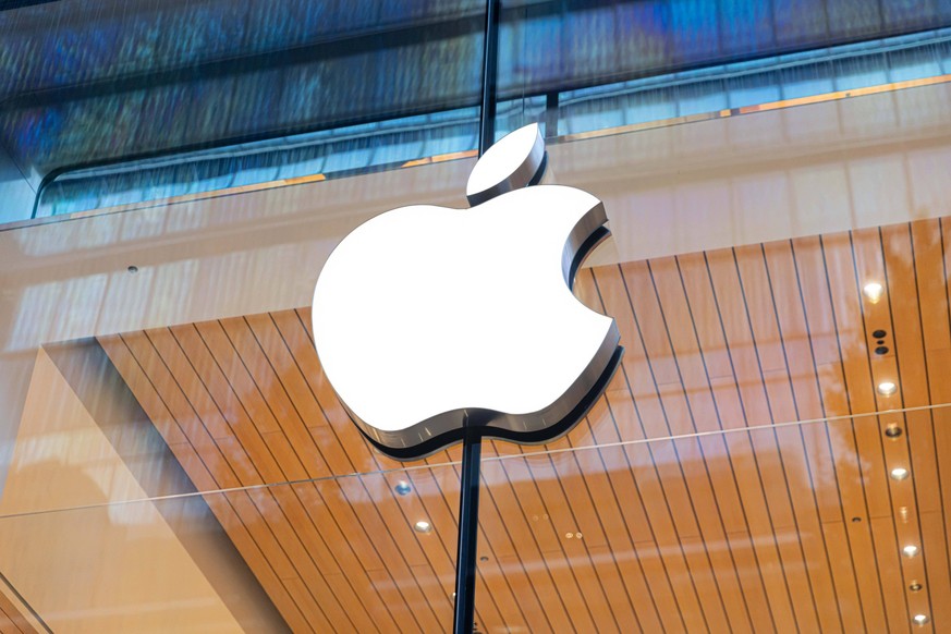 Apple Computers logo above the entrance of the Apple store in Marunouchi, Tokyo on October 20, 2022. PUBLICATIONxNOTxINxJPN , aflo_201729875.JPG,