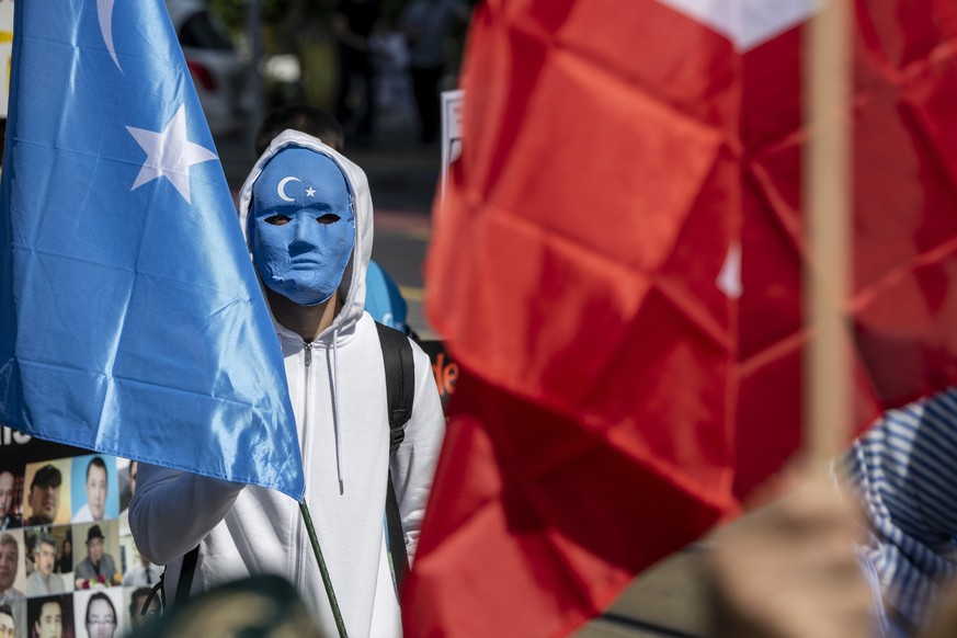 People are demonstrating to support the Uyghurs against the High Commissioner for Human Rights&#039; failure to listen to the communities concerned (Uyghur, Tibetan, Hong Kong, and others), in front t ...