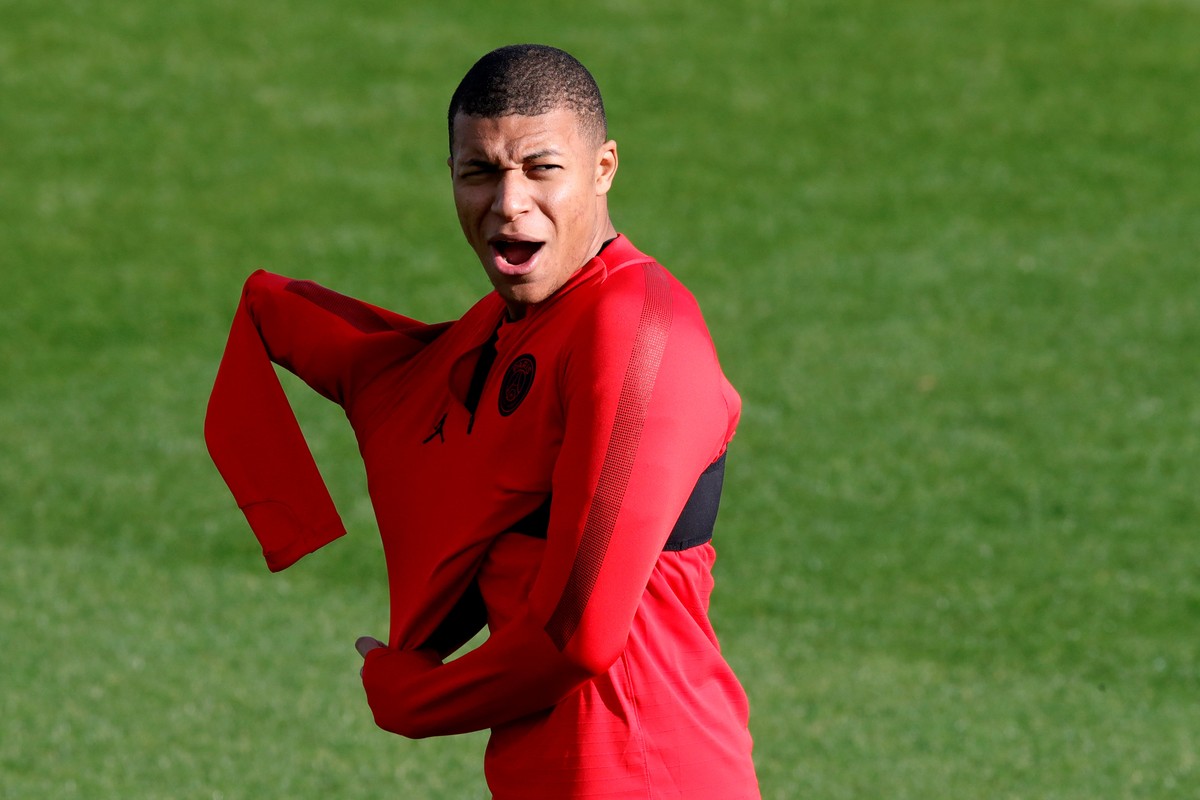 Soccer Football - Champions League - Paris St Germain Training - Ooredoo Training Centre, Saint-Germain-en-Laye, France - November 5, 2018 PSG&#039;s Kylian Mbappe during training REUTERS/Gonzalo Fuen ...