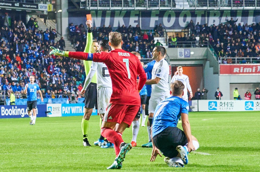 Football EC Quali, Estland-Germany, Tallinn October 13, 2019 Referee Georgi KABAKOV, BUL with whistle, gestures, shows, watch, individual action, shows red card to Emre CAN, DFB 23 ESTLAND - GERMANY I ...