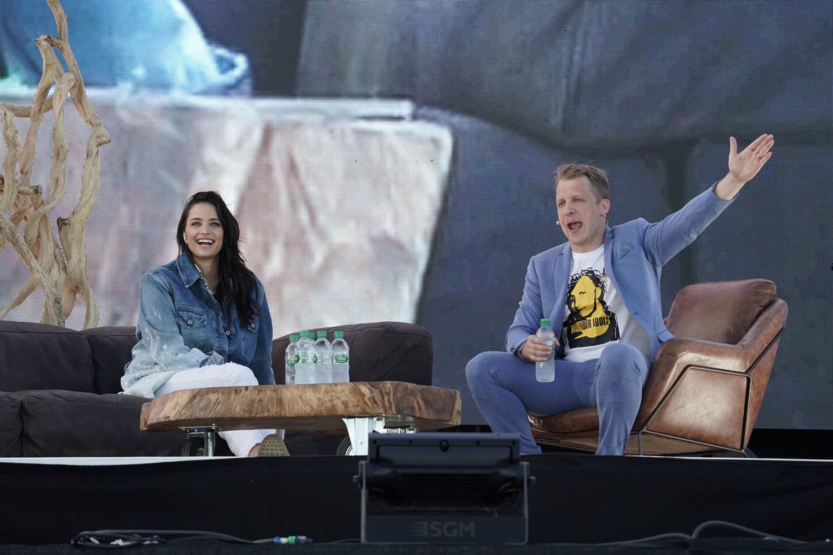 Ausverkauft DiePochers hier CARStival in Mannheim DiePochers hier Amira und Oliver Pocher live beim ausverkauften CARStival in Mannheim am 05.07.2020 Mannheim CARStival Baden-Württemberg *** Sold out ...
