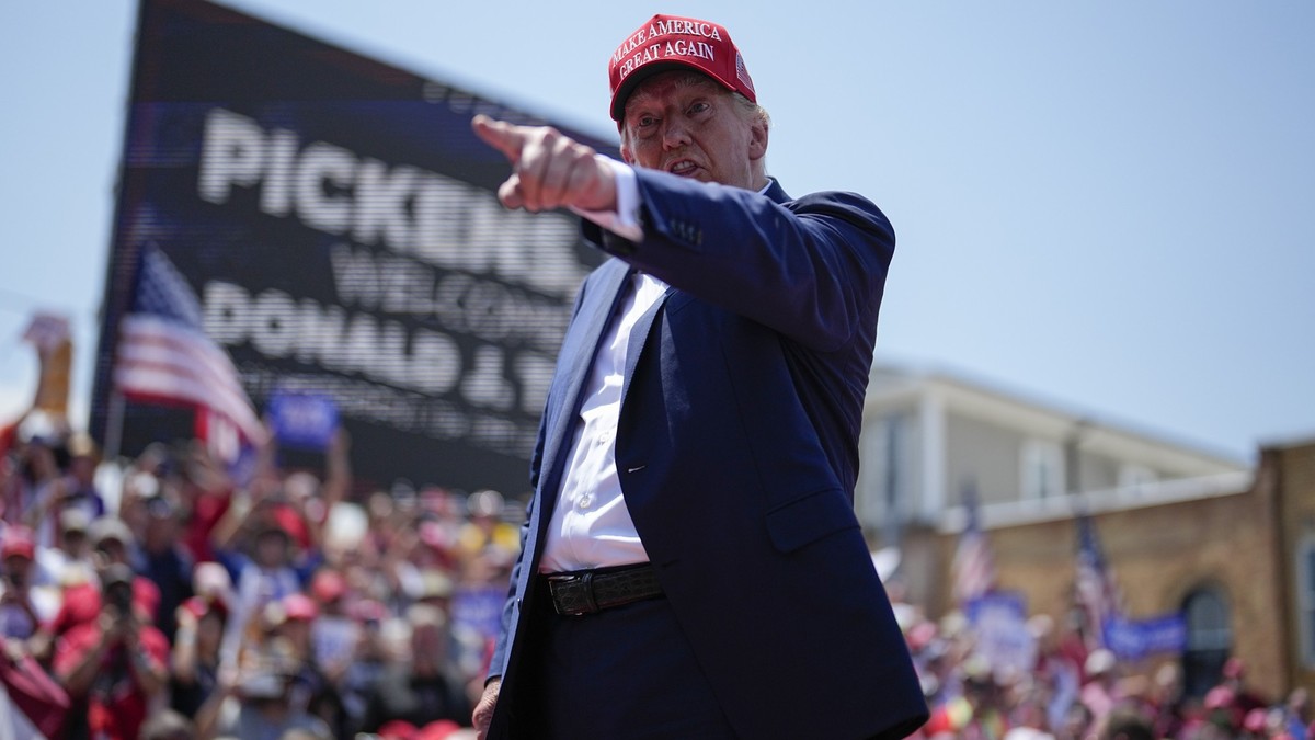 Reporter Irritiert Trump Auf Dem Dach Jetzt Packt Insider Aus - eqaw36o