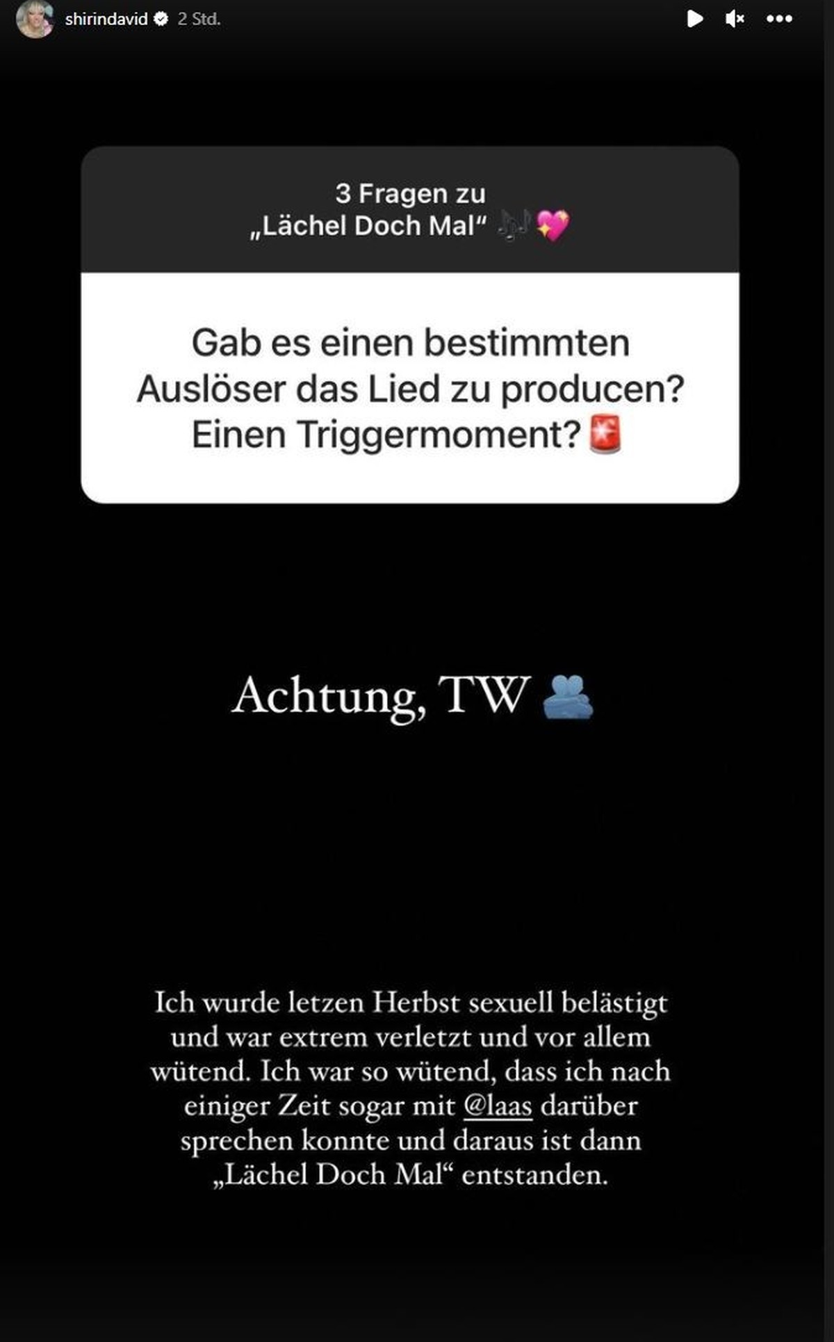 Shirin David erklärt, wie der Song "Lächel Doch Mal" entstanden ist.